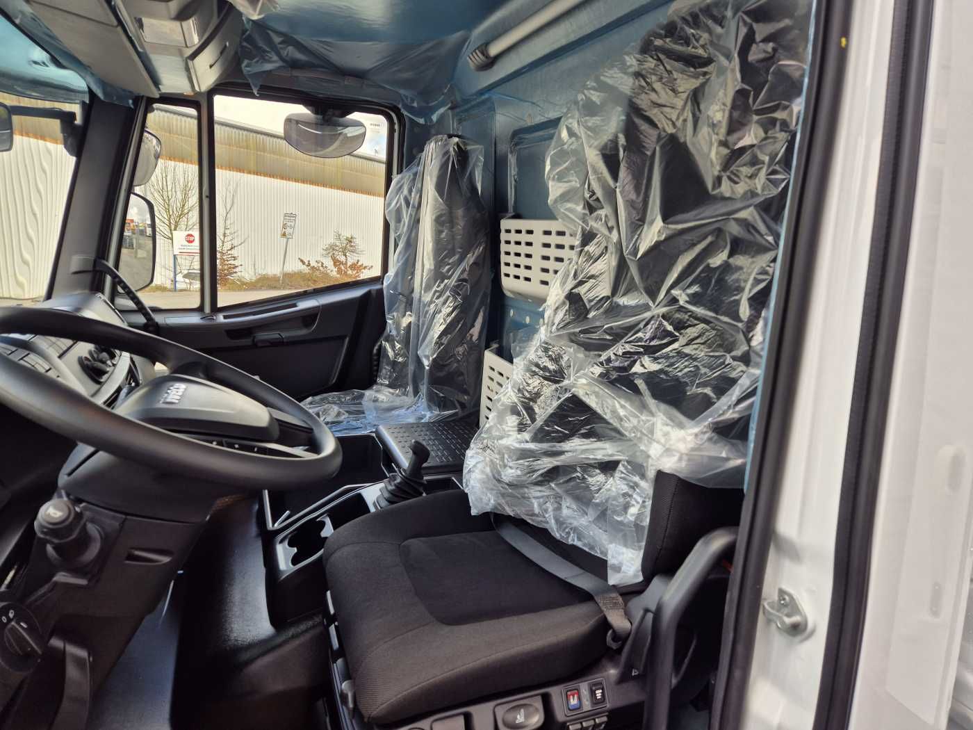 Fahrzeugabbildung Iveco Eurocargo ML120E25 / P Curtainsider+LBW Spoiler