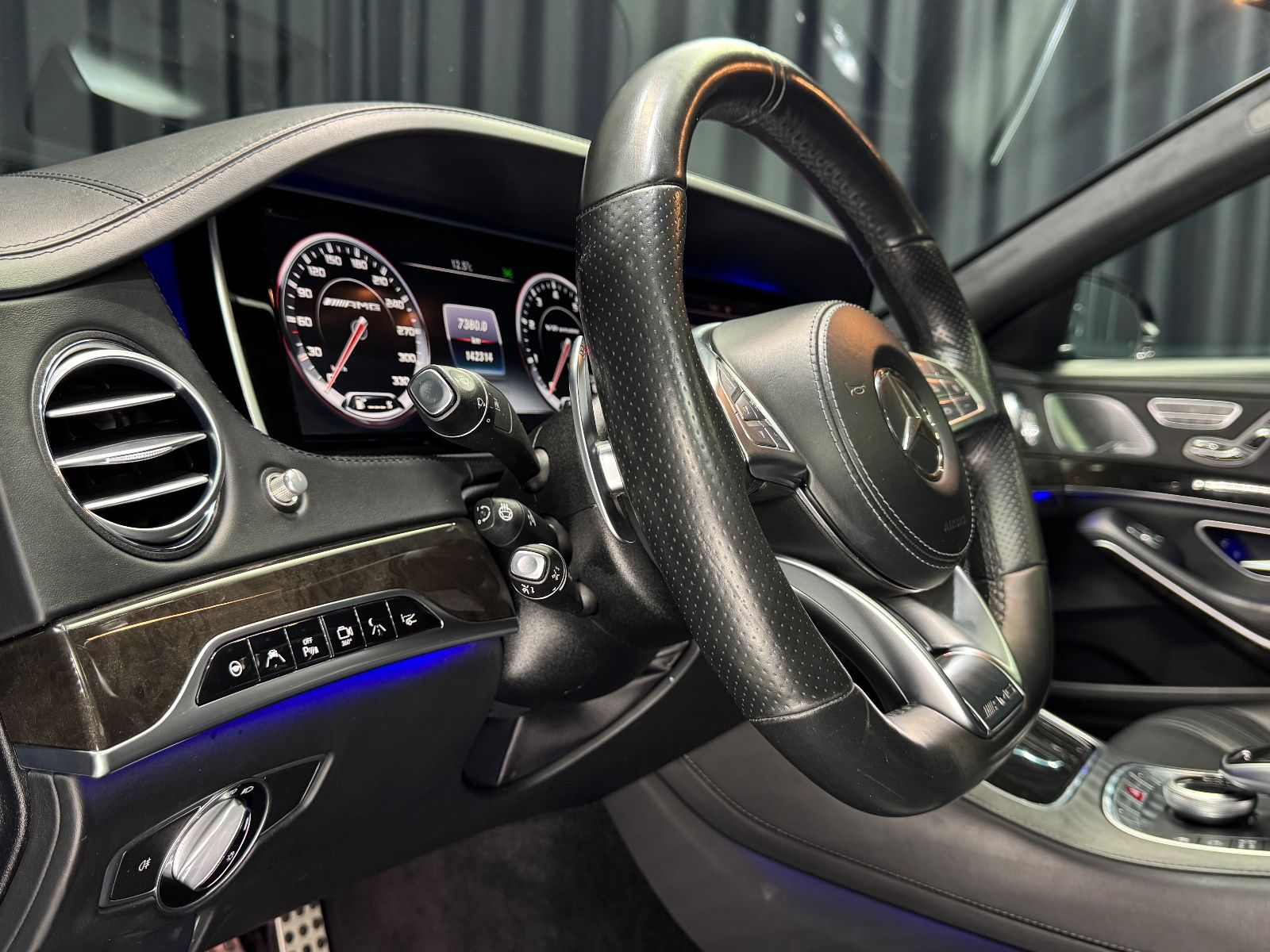 Fahrzeugabbildung Mercedes-Benz S 63 AMG 4Matic L|AMG DRIVERS|LANG|TV|VOLL