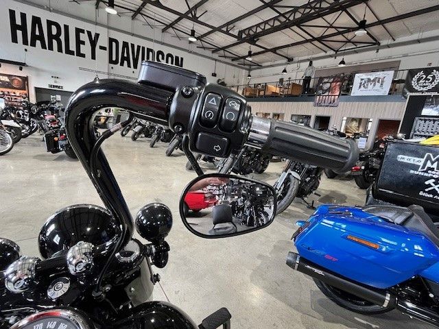 Fahrzeugabbildung Harley-Davidson Heritage Softail Classic 114cui Chicano Umbau