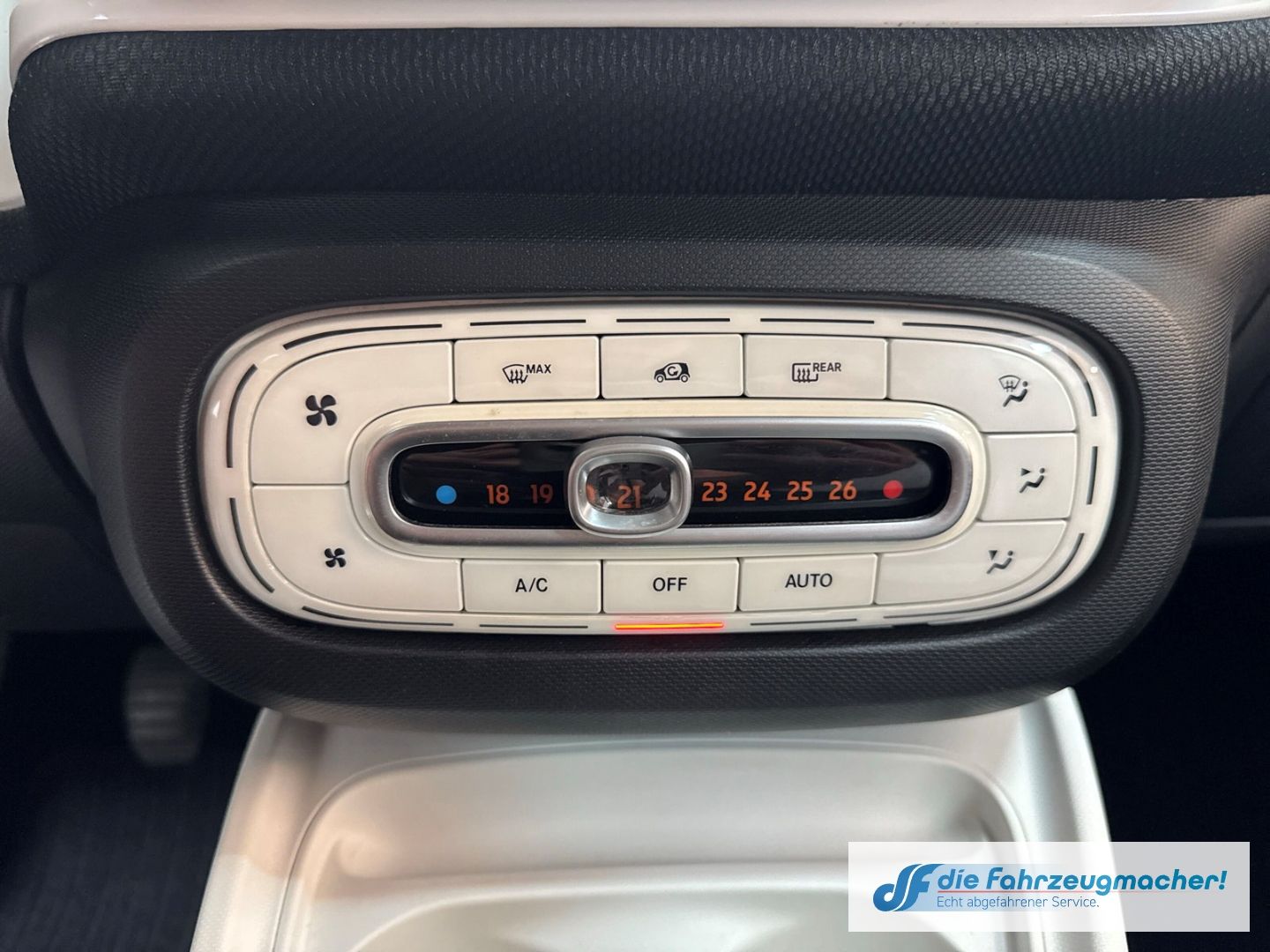 Fahrzeugabbildung Smart fortwo coupe Basis Panorama Klimaautom SHZ Temp