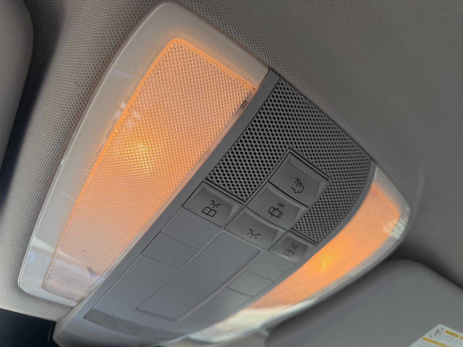 Mercedes-Benz C200 2011 — photo 13