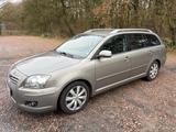 Toyota Avensis Executive 2,0-l-VVT-i Automatik Exec... - Toyota Avensis von privat