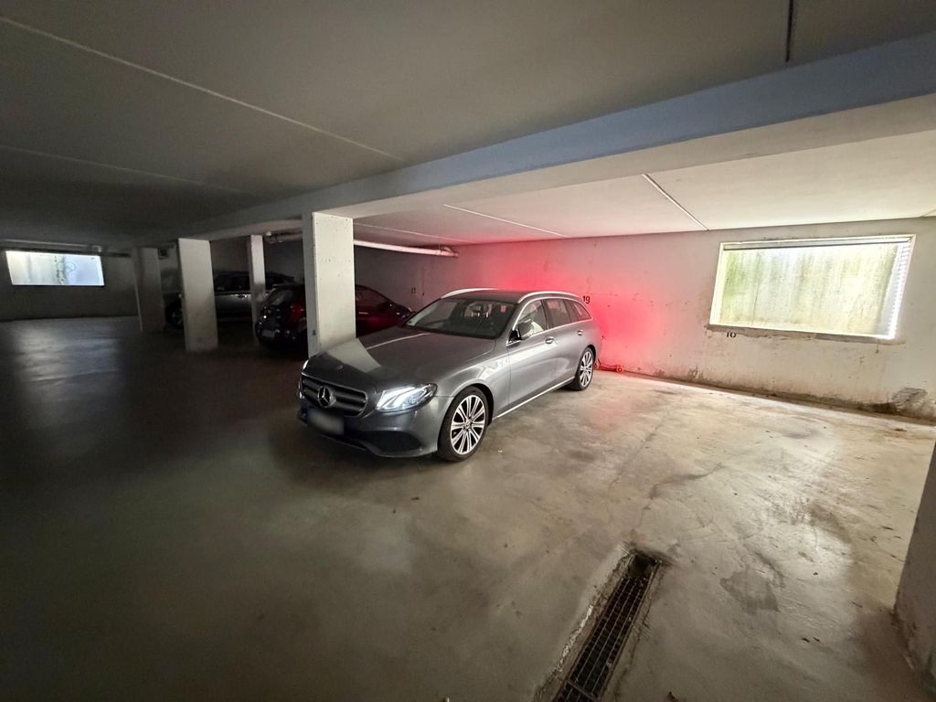 Image of Mercedes-Benz E 220