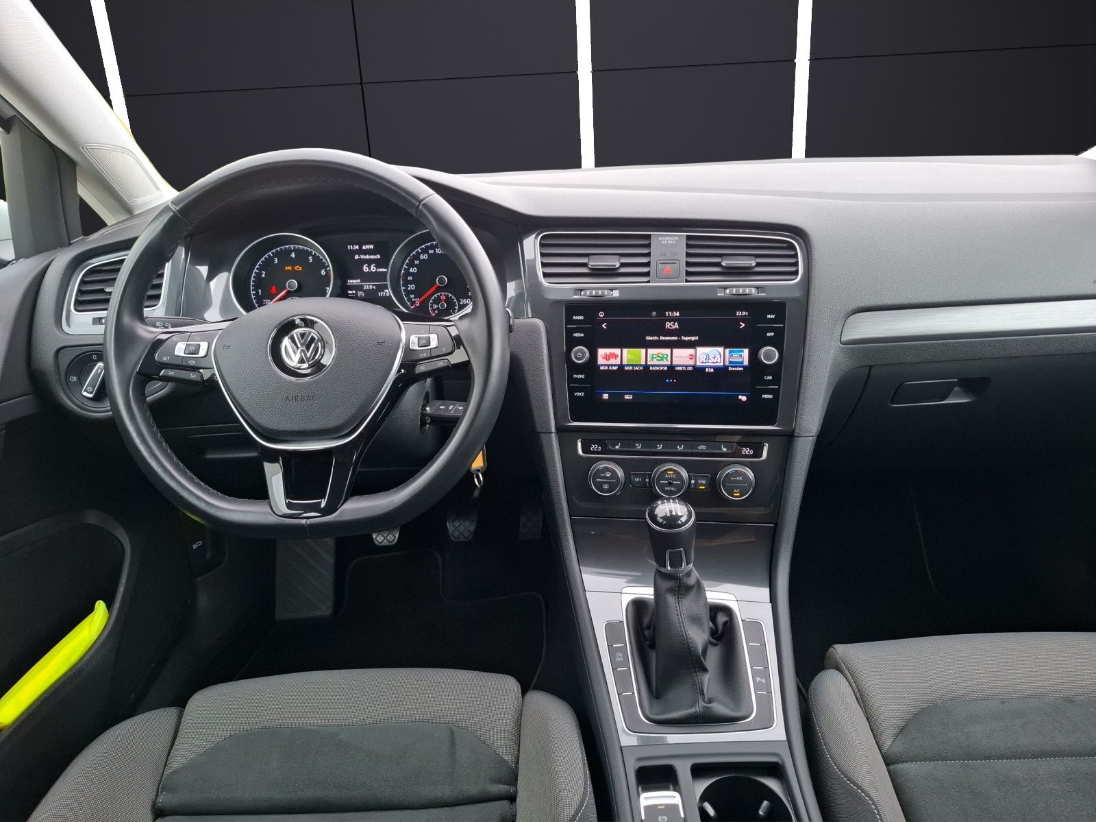 Fahrzeugabbildung Volkswagen Golf VII Variant TSI Comfortline Navi ACC RFK SH