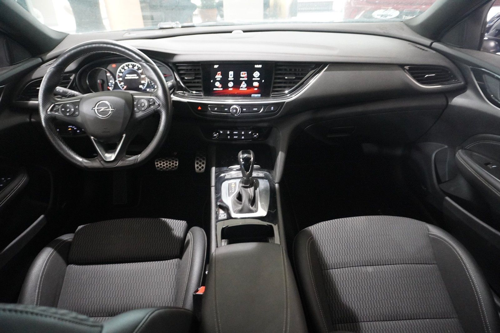 Fahrzeugabbildung Opel Insignia B ST 2.0T INNOV. 4X4 NAVI/OPC/KAMERA