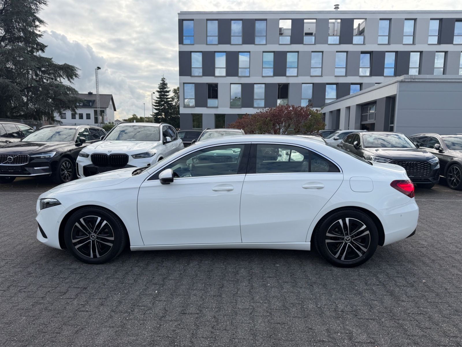 Mercedes-Benz A 180d Limousine Progressive LED 360-KAM foto 2
