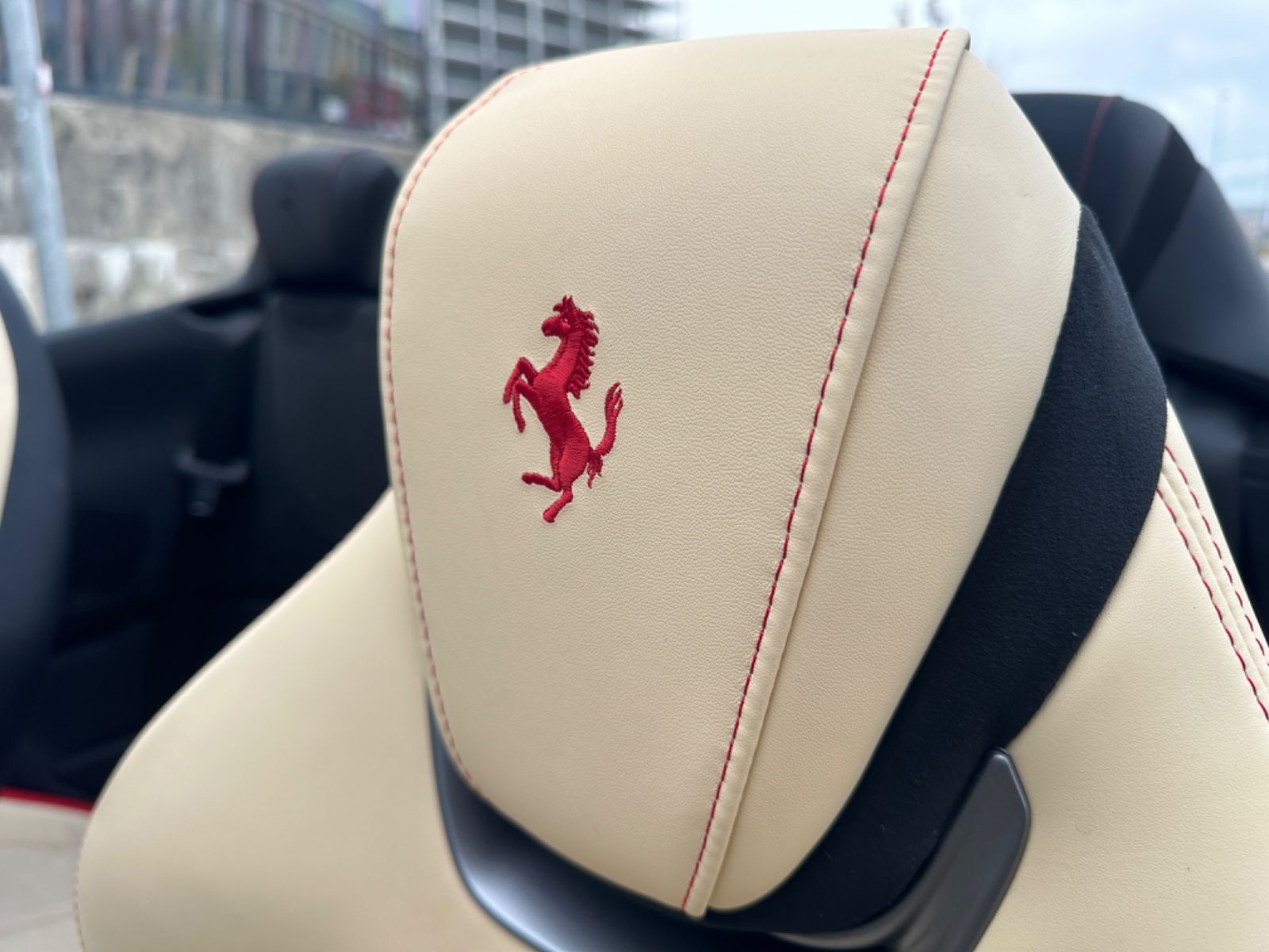 Fahrzeugabbildung Ferrari Roma Spider*dt. Auto*360° Kam*Belüftet*Neck Warm