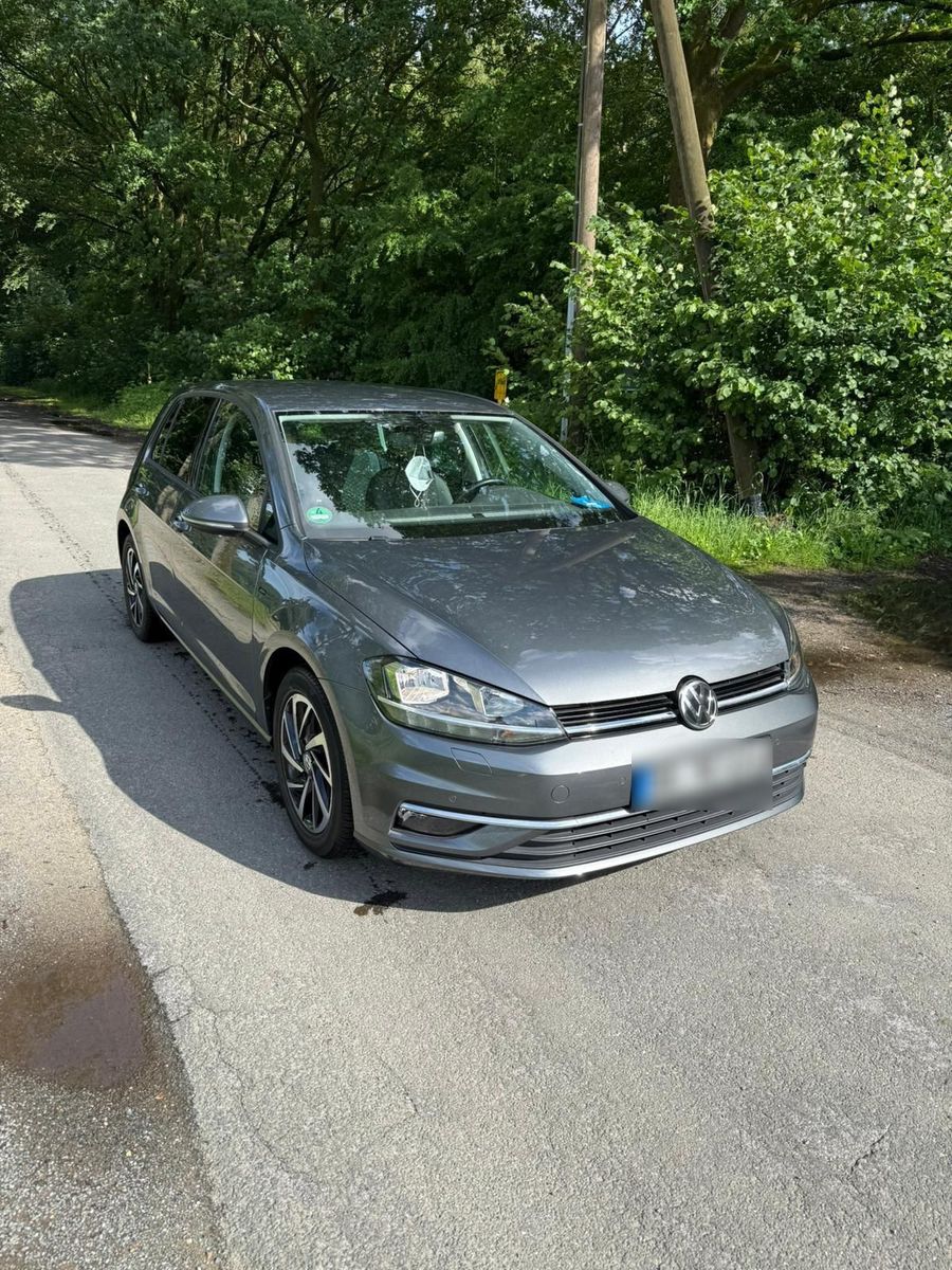 VW Zu verkaufen Volkswagen Golf 7   10.000