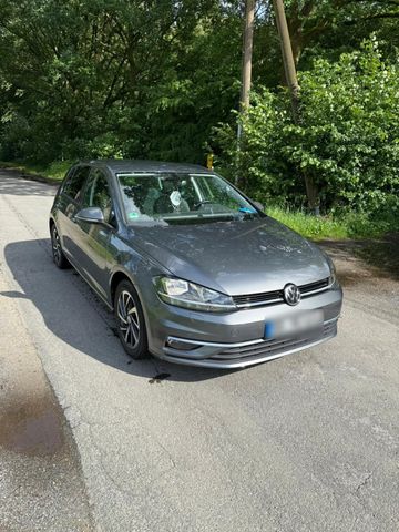 VW Zu verkaufen Volkswagen Golf 7   10.000