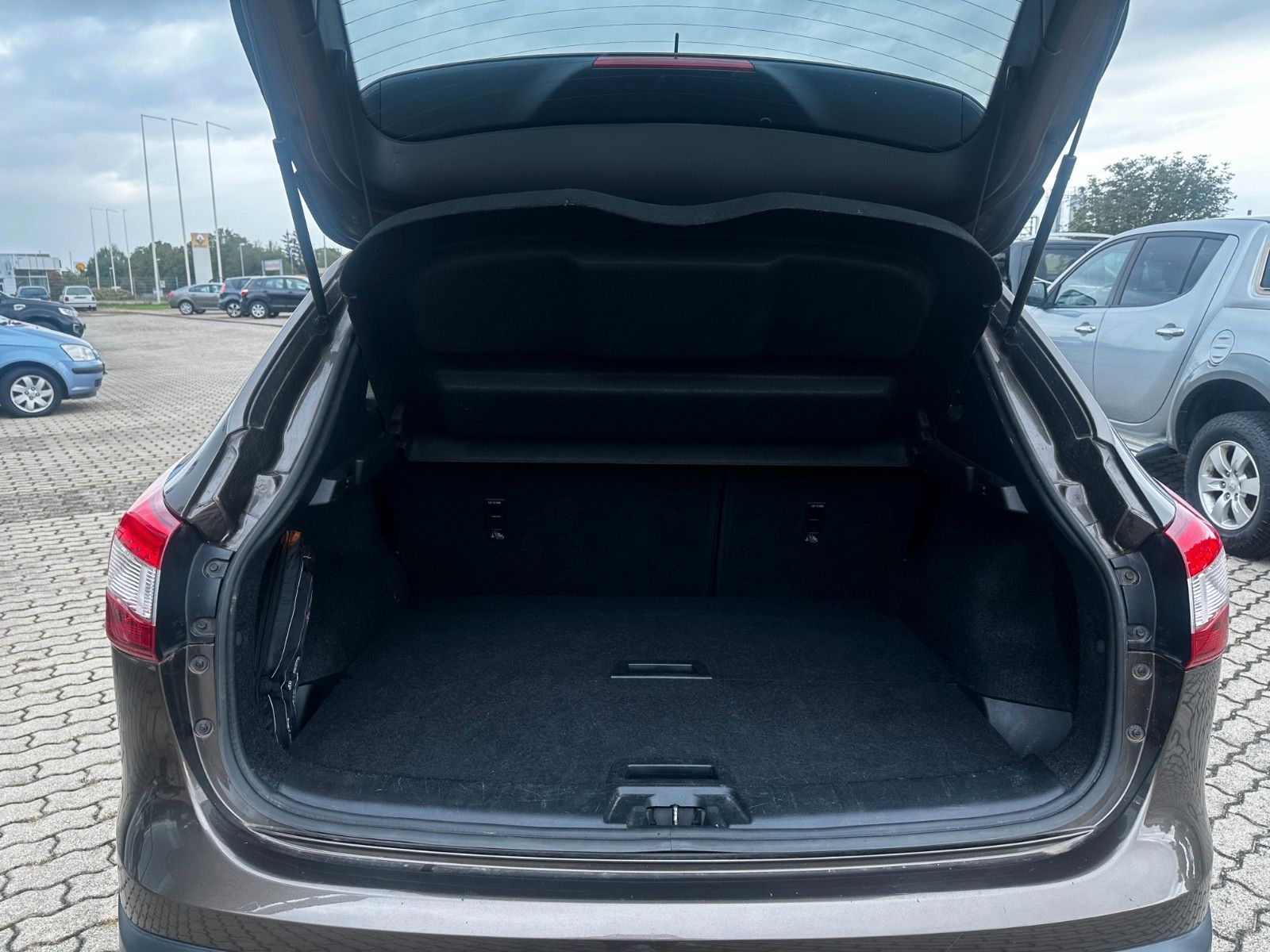 Fahrzeugabbildung Nissan Qashqai N-Connecta, AHK, Sitzheizung, wenig KM