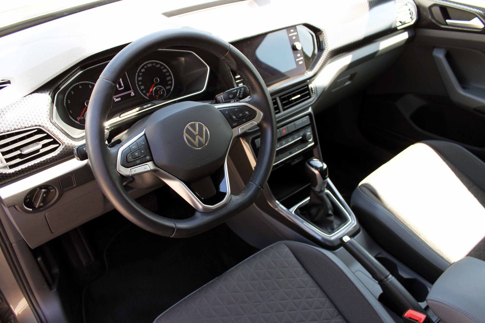 Fahrzeugabbildung Volkswagen T-Cross 1.0 TSI DSG Style ACC NAVI KAM PDC AHK
