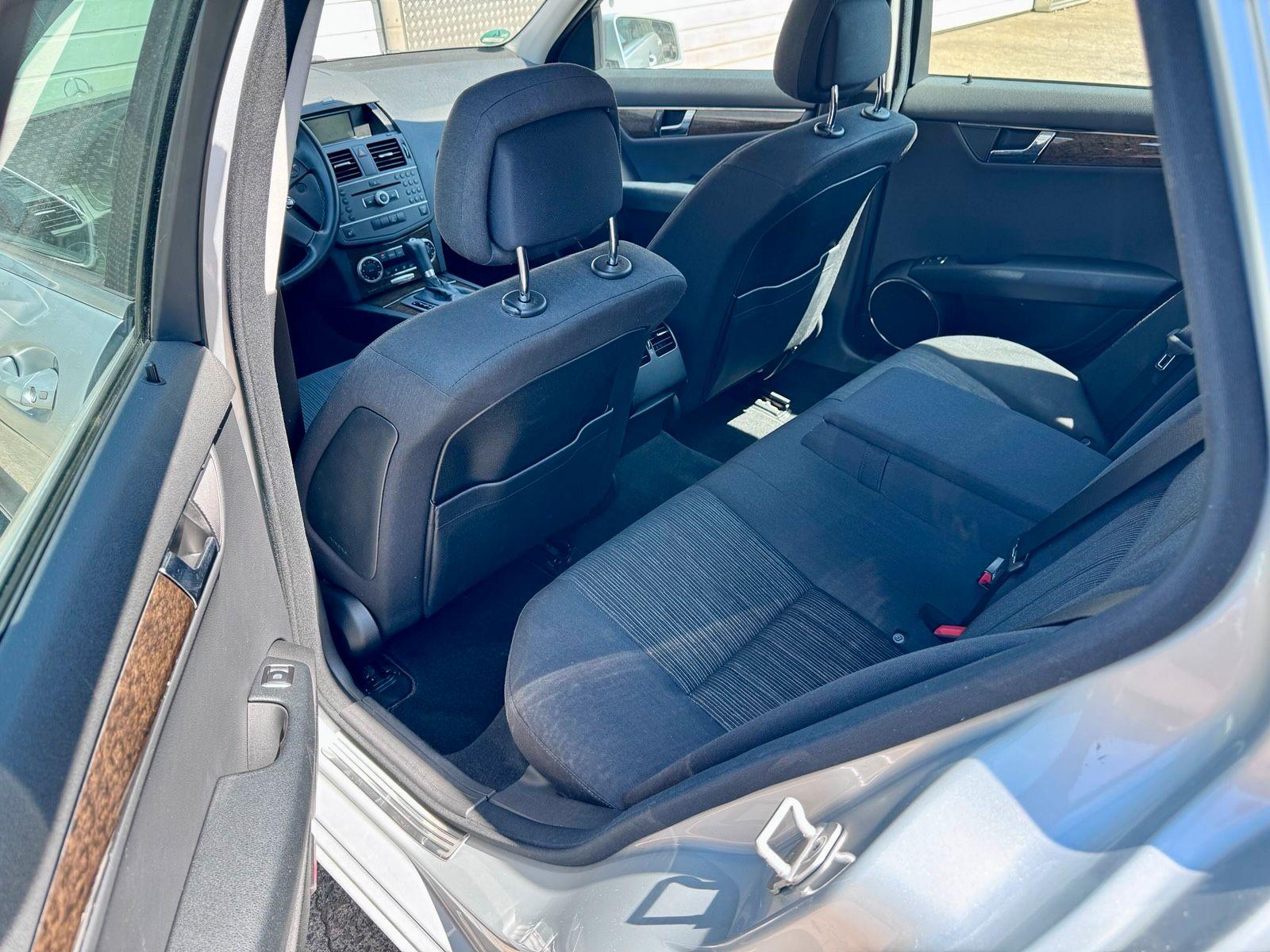 Mercedes-Benz C180 2010 — photo 12
