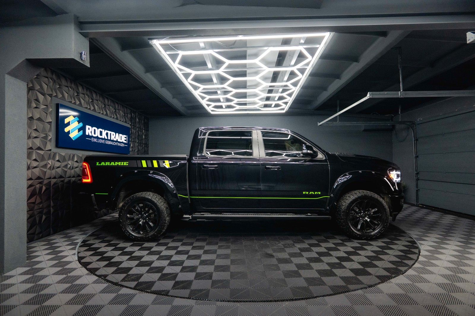 Fahrzeugabbildung Dodge RAM 5.7 V8 HEMI 4x4 LARAMIE Offroad Night LED