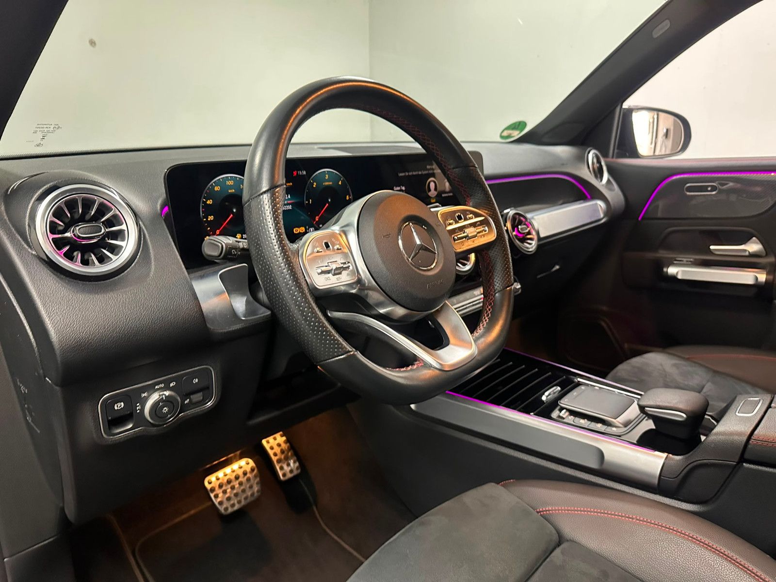 Fahrzeugabbildung Mercedes-Benz GLB 180 d *AMG-LINE*NIGHT*DISTRO*AHK*KAMERA*LED*