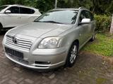 Toyota Avensis Kombi 2.0 D-4D Travel - Toyota Avensis aus 2005: Kombi