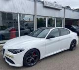 Alfa Romeo Giulia Tributo Italiano Q4 - Alfa Romeo Giulia in Stuttgart