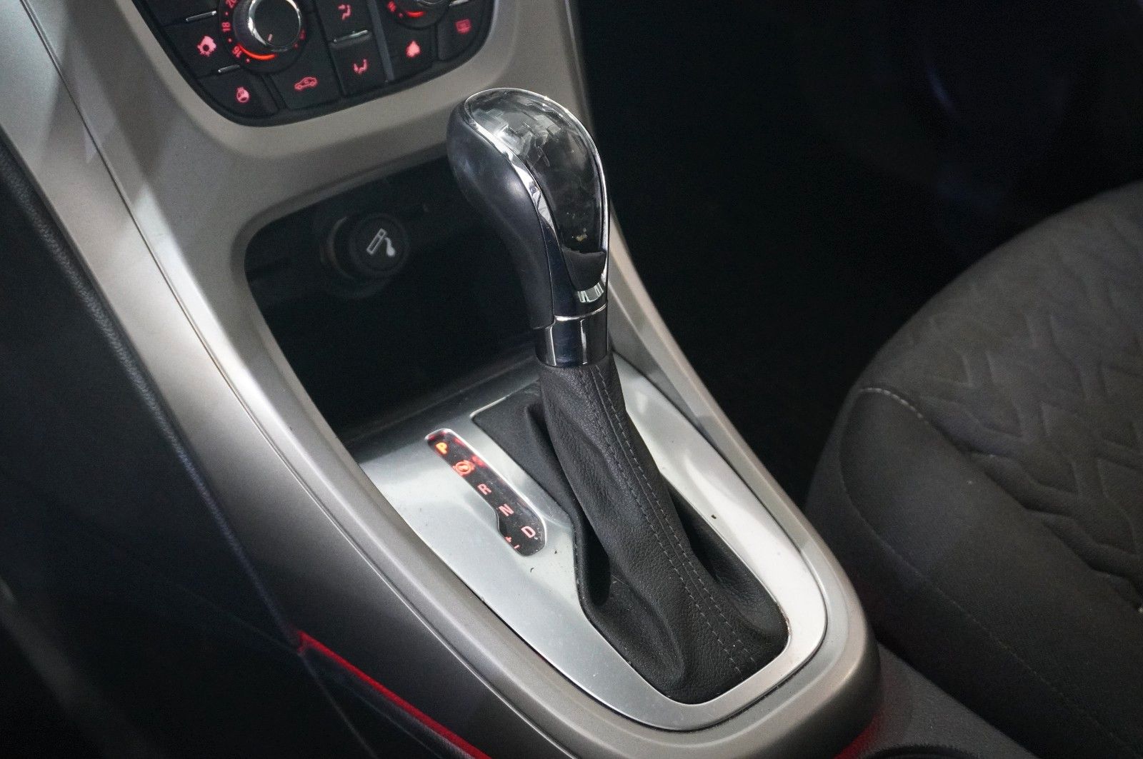 Fahrzeugabbildung Opel Astra J ST  2.0D ACTIVE SPORT/NEBEL/PDC/TEMP.