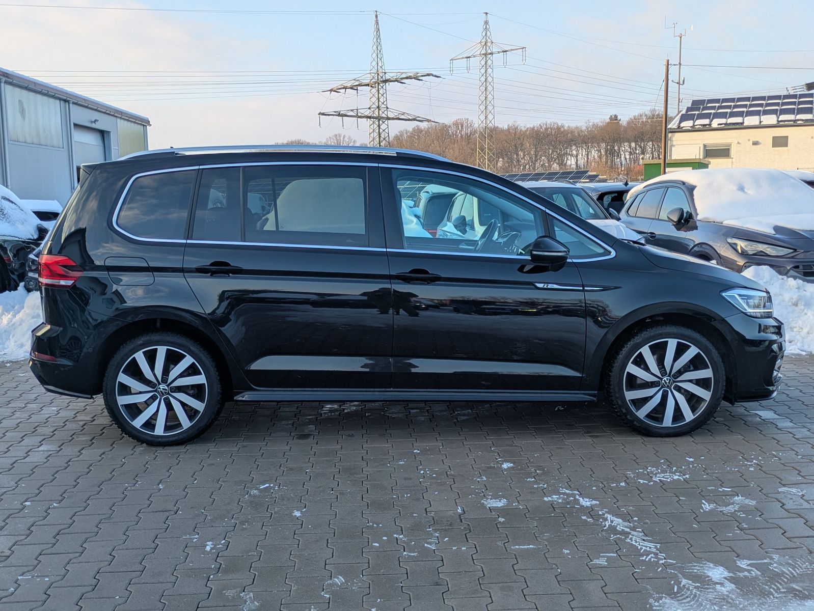 Fahrzeugabbildung Volkswagen Touran 2.0 DSG R-Line High. Pano 7-Si IQ.Dri AHK