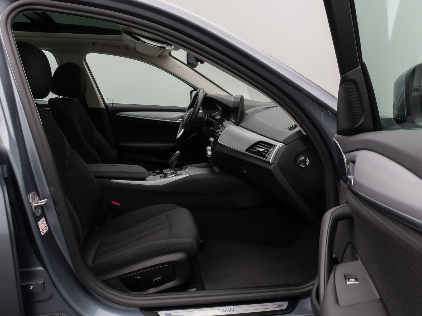 Fahrzeugabbildung BMW 520d xD Panorama Kamera DAB HiFi ACC 4xKlima