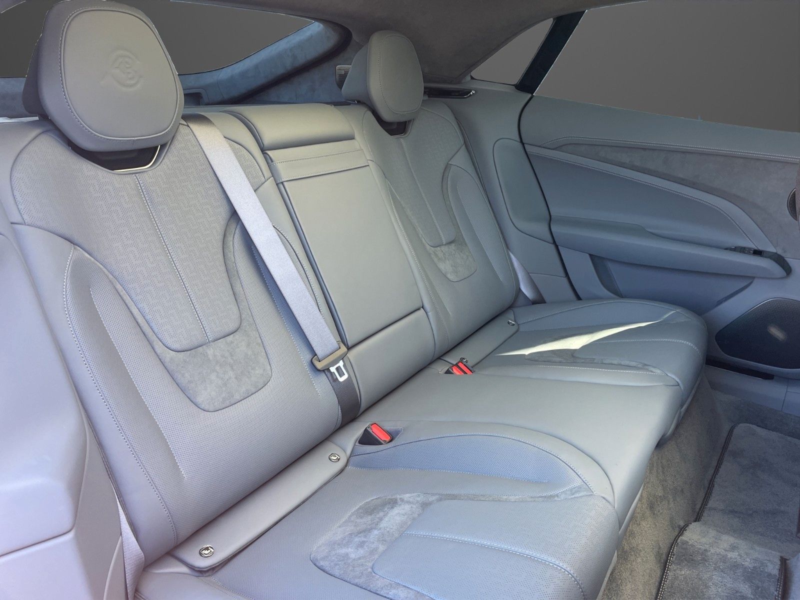 Fahrzeugabbildung Lotus Emeya Glasdach 21 Zoll mtl. Leasingrate 690,00€