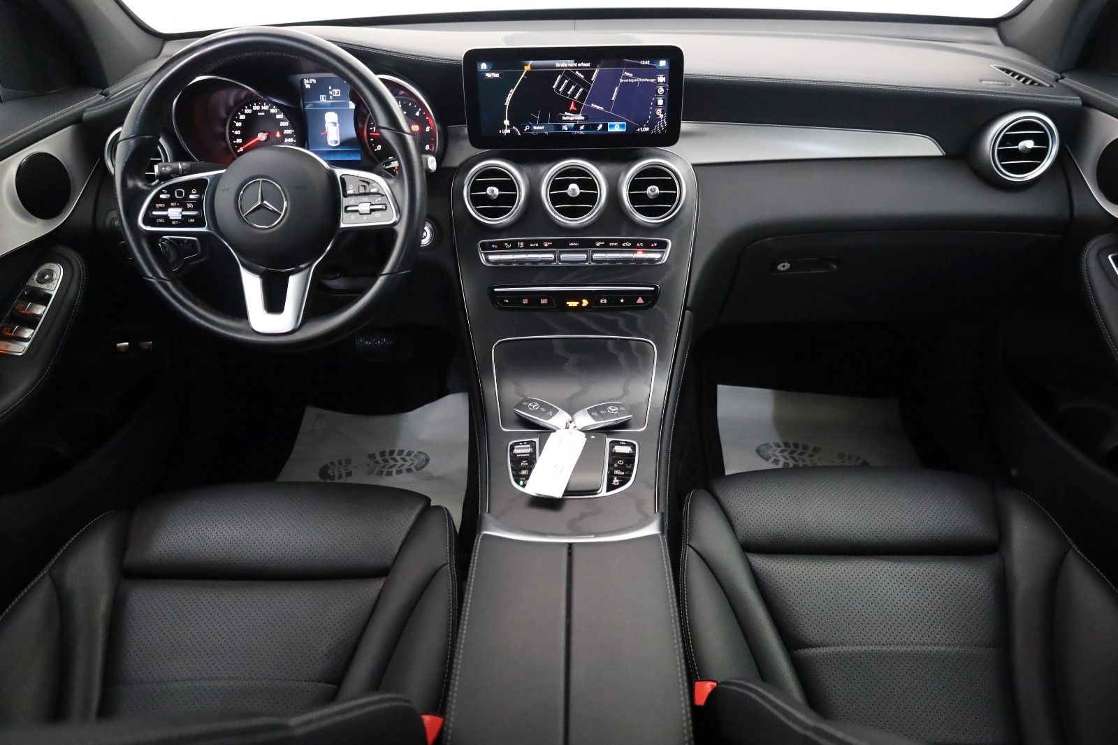 Fahrzeugabbildung Mercedes-Benz GLC 200d Coupé Leder,Navi,LED,Kamera,SH,PDC,AHK