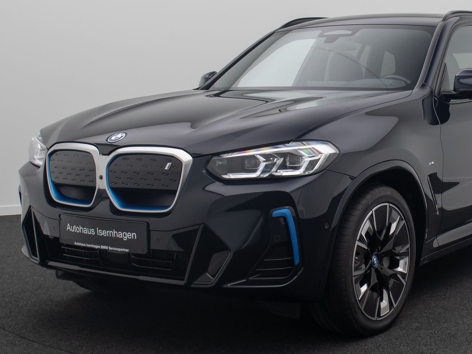 Fahrzeugabbildung BMW iX3 IMPRESSIVE 360&deg;Komfort HUD DAB Alarm Panoram