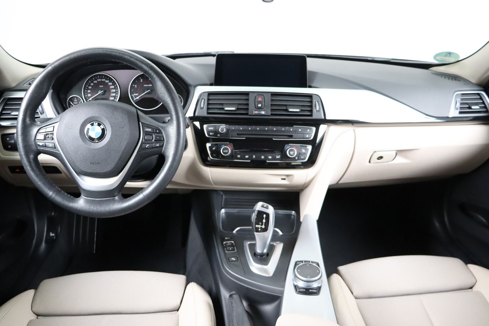 Fahrzeugabbildung BMW 330 d xDrive Sport Line LCI * HUD * LED * Pano
