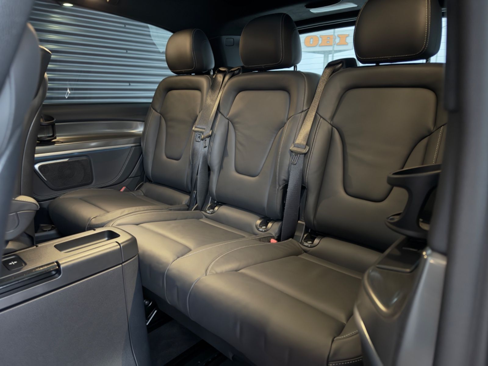 Fahrzeugabbildung Mercedes-Benz V300d EXCLUSIVE 4MATIC AMG Pano Sitzlüft 7-Sitze