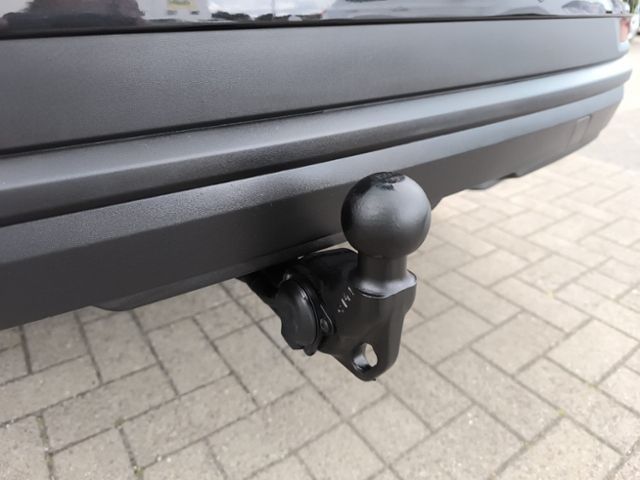 Fahrzeugabbildung SKODA Karoq 1.5 TSI DSG Selection Tour AHK PANO AREA-V
