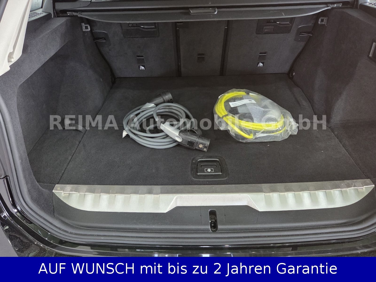 Fahrzeugabbildung BMW 330e Touring  Advantage, Laser, HUD, ACC