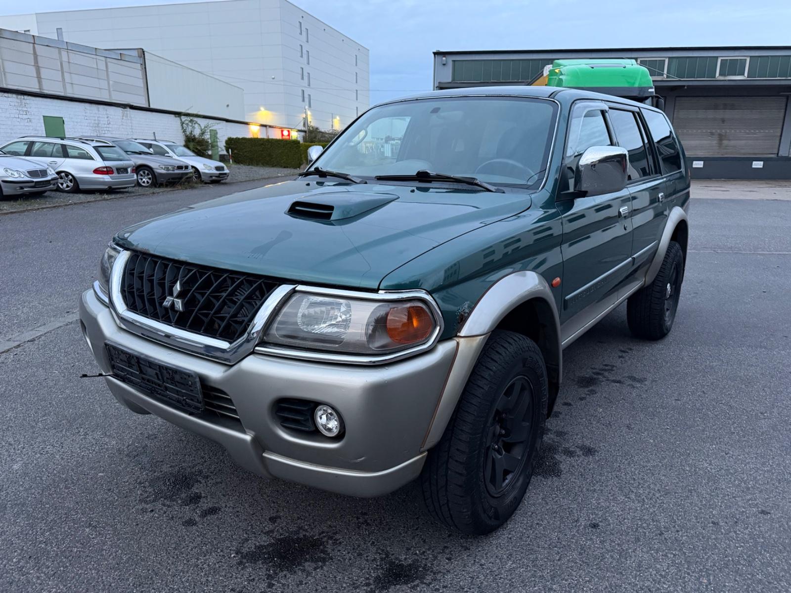 Mitsubishi Pajero 2004 — rear view