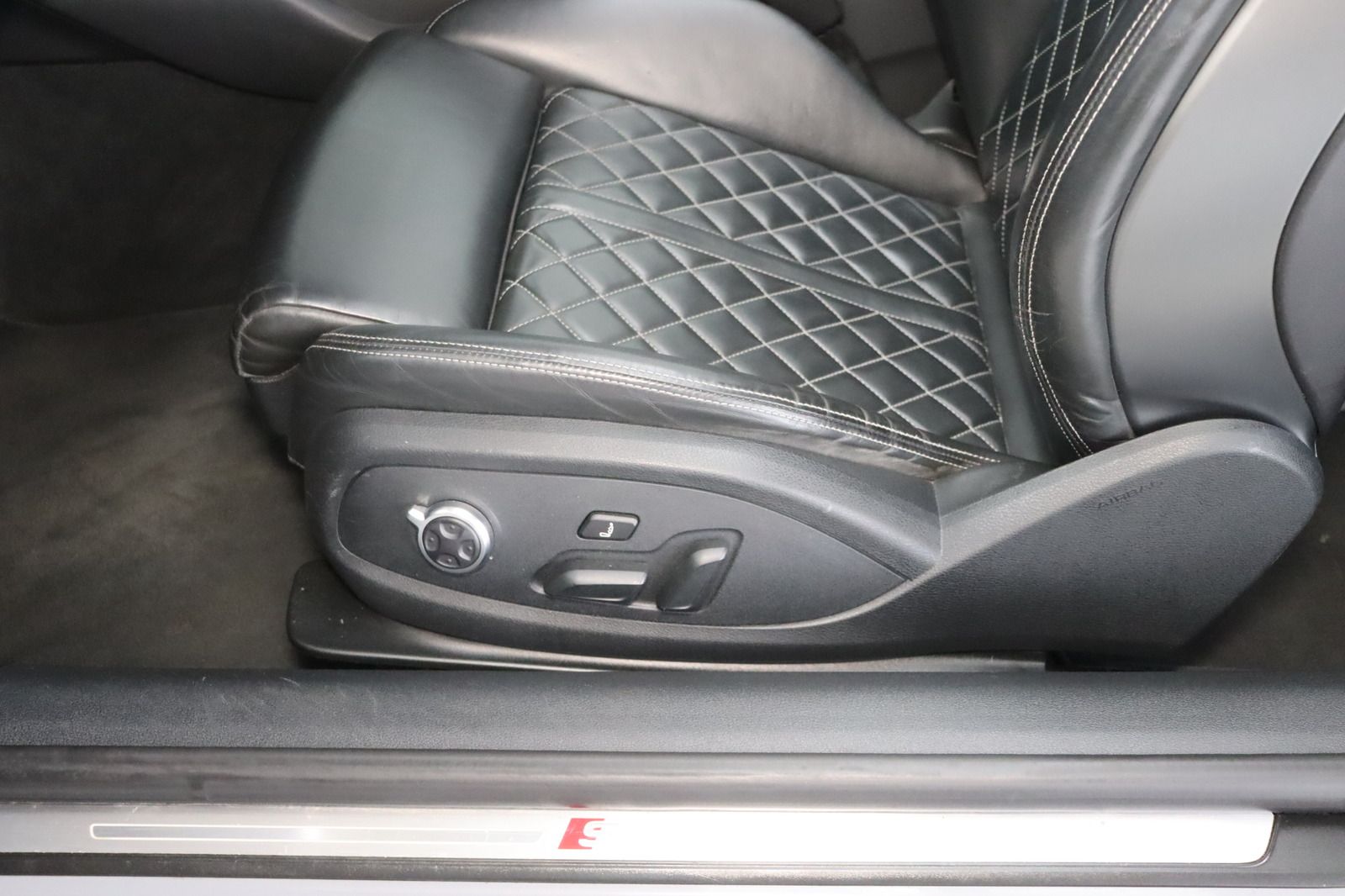 Fahrzeugabbildung Audi A5 Cabriolet 3.0 TDI Quattro S-line