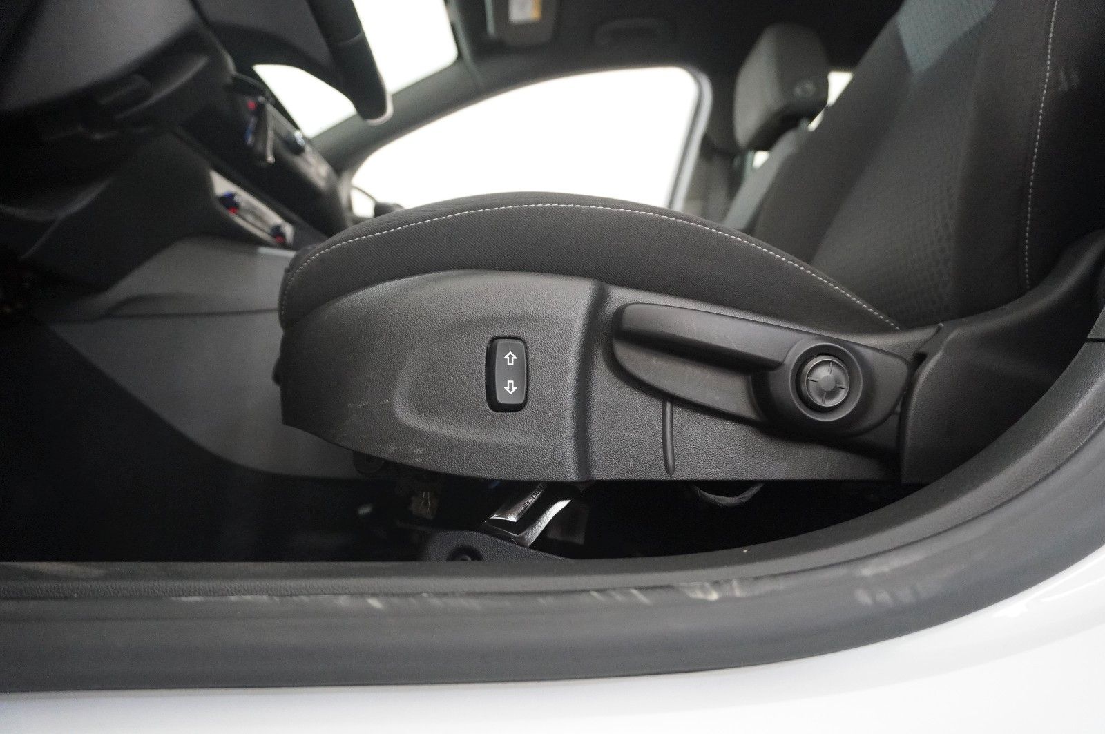 Fahrzeugabbildung Opel Insignia B ST 2.0D BUSINESS NAVI/LED/KAMERA/AHK