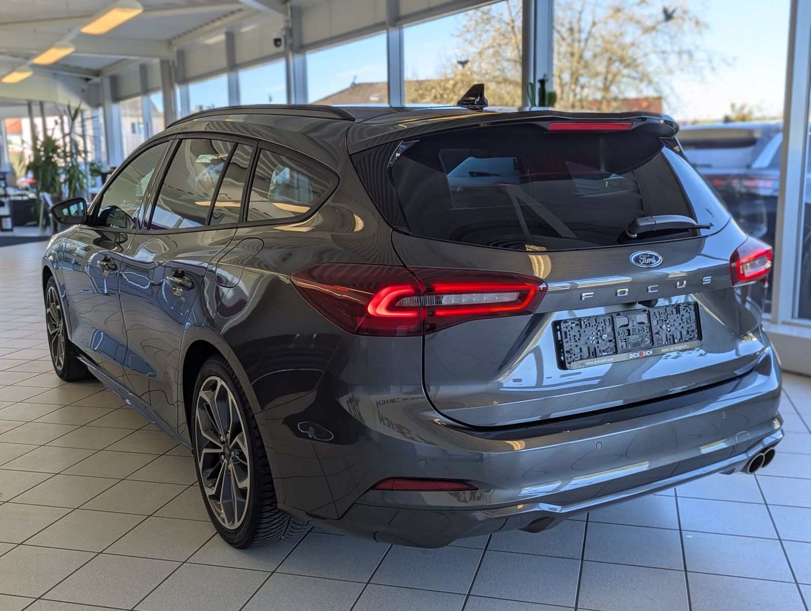 Fahrzeugabbildung Ford Focus 1.0 ST-Line X Styling Matrix B&O Pano 18"
