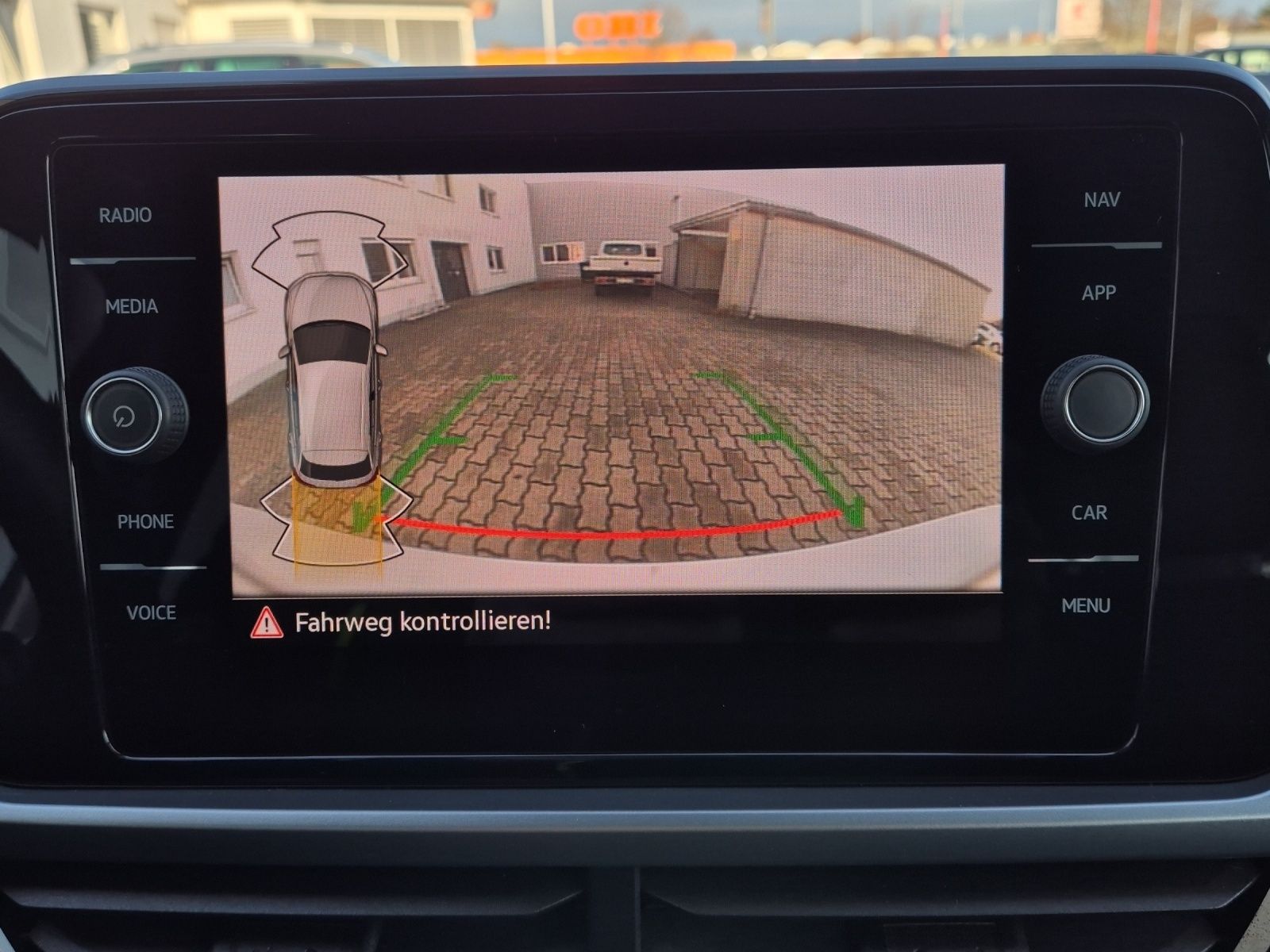 Fahrzeugabbildung Volkswagen T-Roc TSI Life DSG LED Navi AID ACC RFK SH