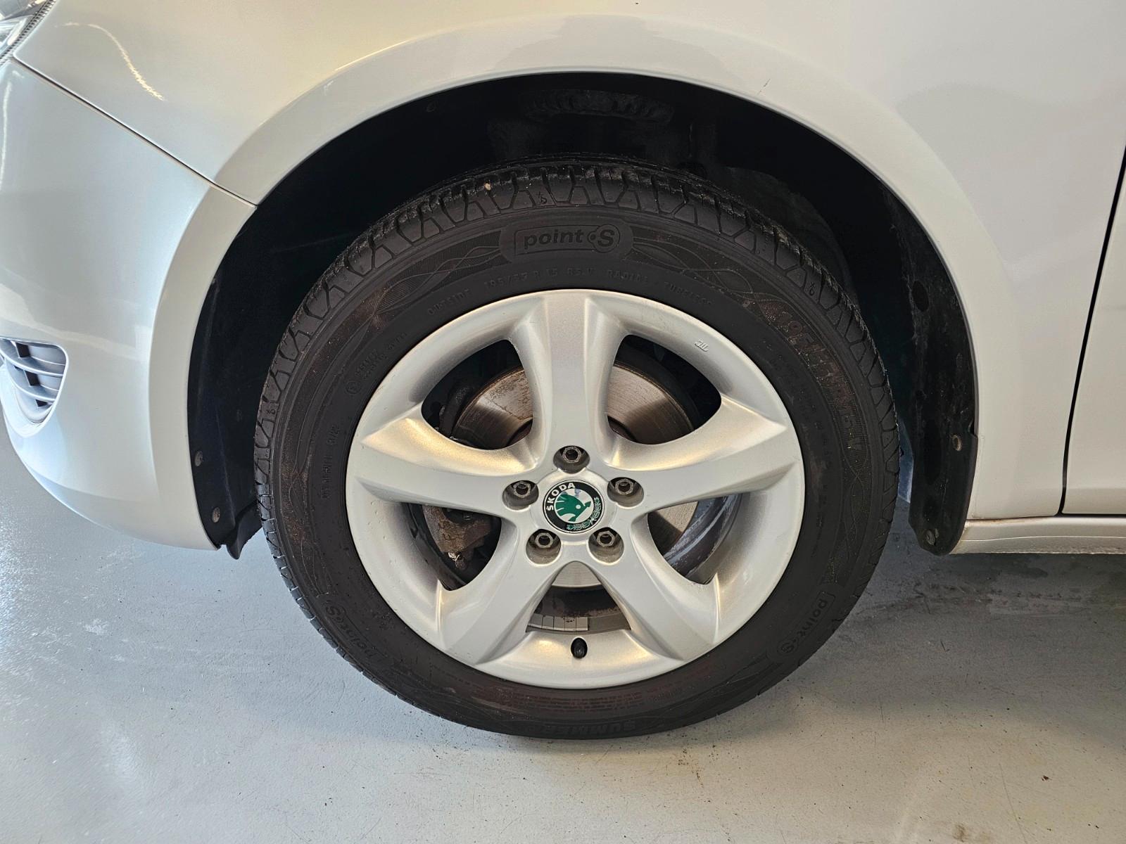 Skoda Fabia 1.2 TSI Combi Family + 8.Reifen/Klima/AHK