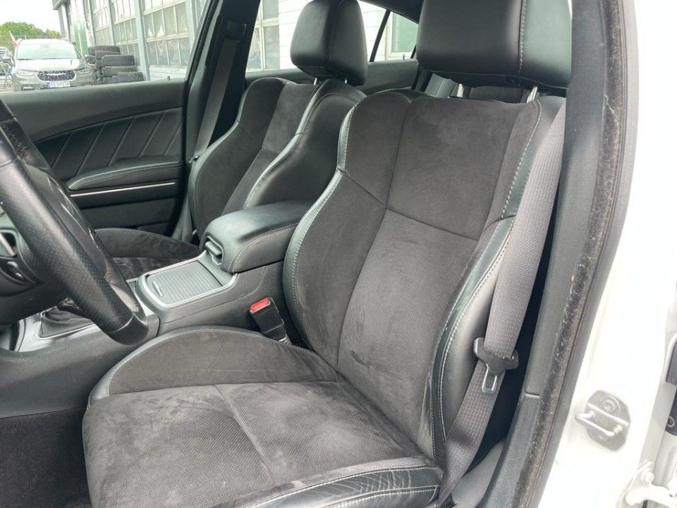 Fahrzeugabbildung Dodge Charger 18er GT 4x4 Sitzlüftung Memory Sitze