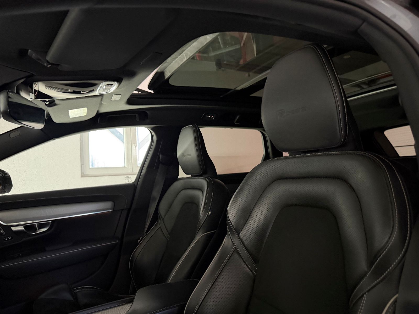 Fahrzeugabbildung Volvo V90 Kombi R Design D5 AWD/MEMORY/AHK/LED/KAM