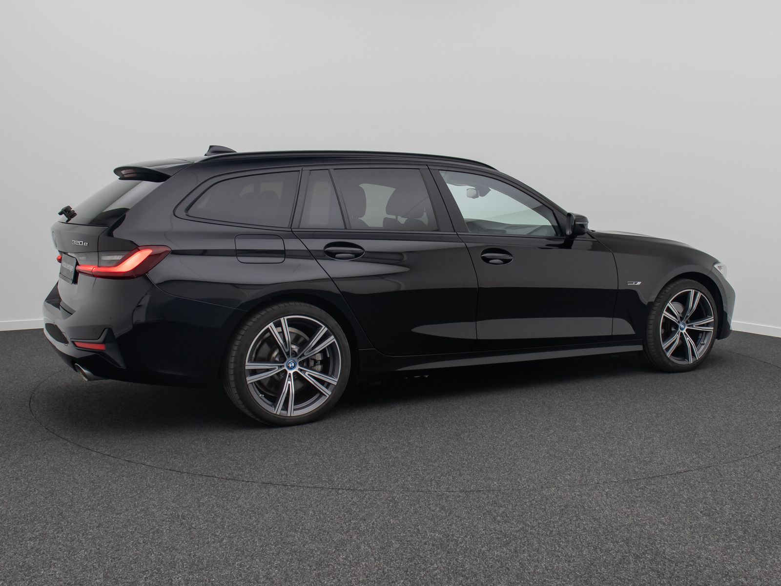 Fahrzeugabbildung BMW 320e Stop&Go DAB Alarm AHK HiFi Sportsitz 19Zoll