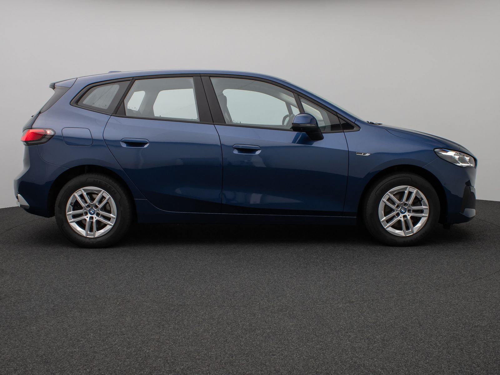 Fahrzeugabbildung BMW 225 Active Tourer  xD 360°HUD DAB H/K Sport LED