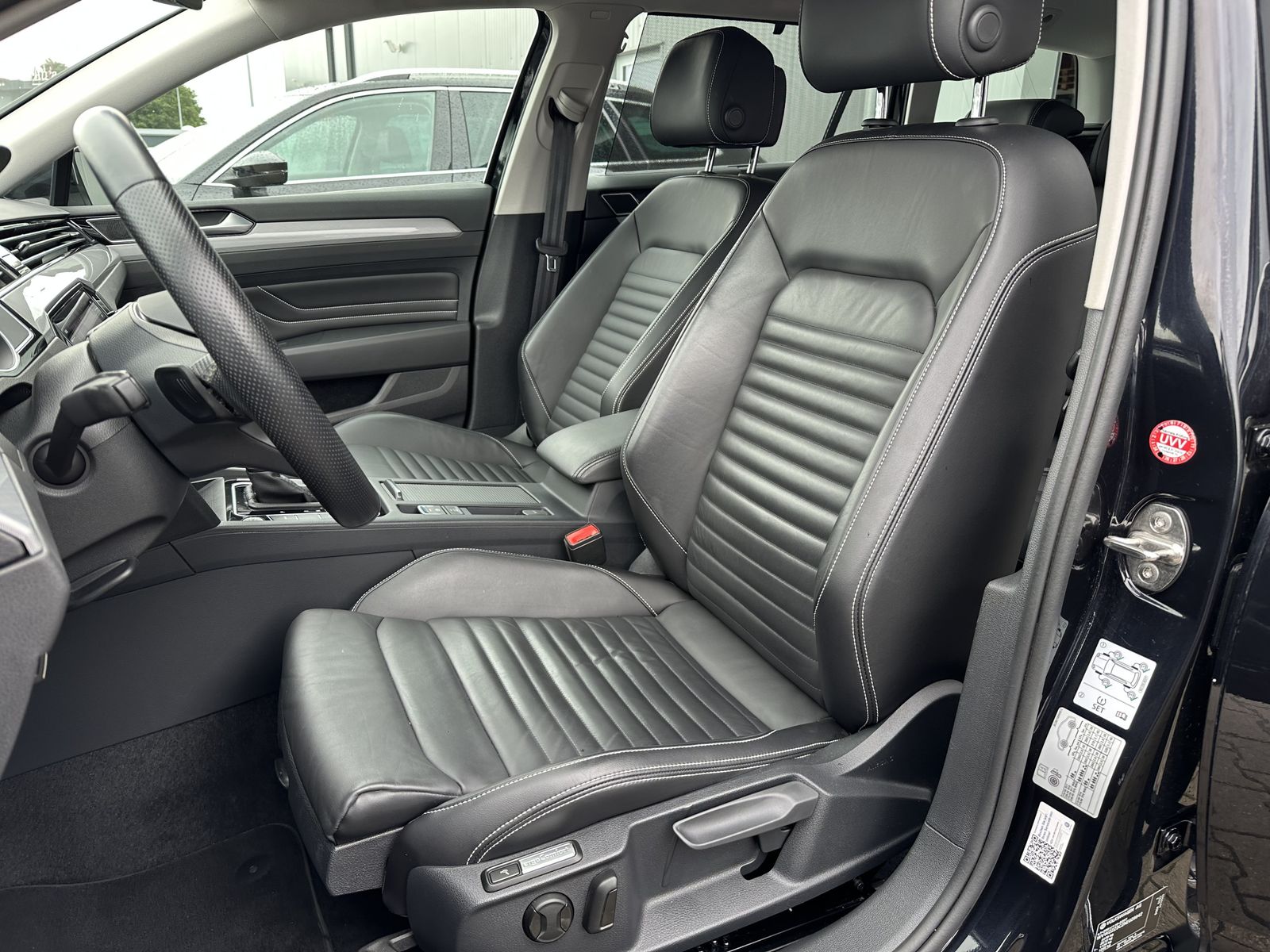 Fahrzeugabbildung Volkswagen Passat Variant 1.4 TSI DSG GTE NAV+LED+ACC+LEDER