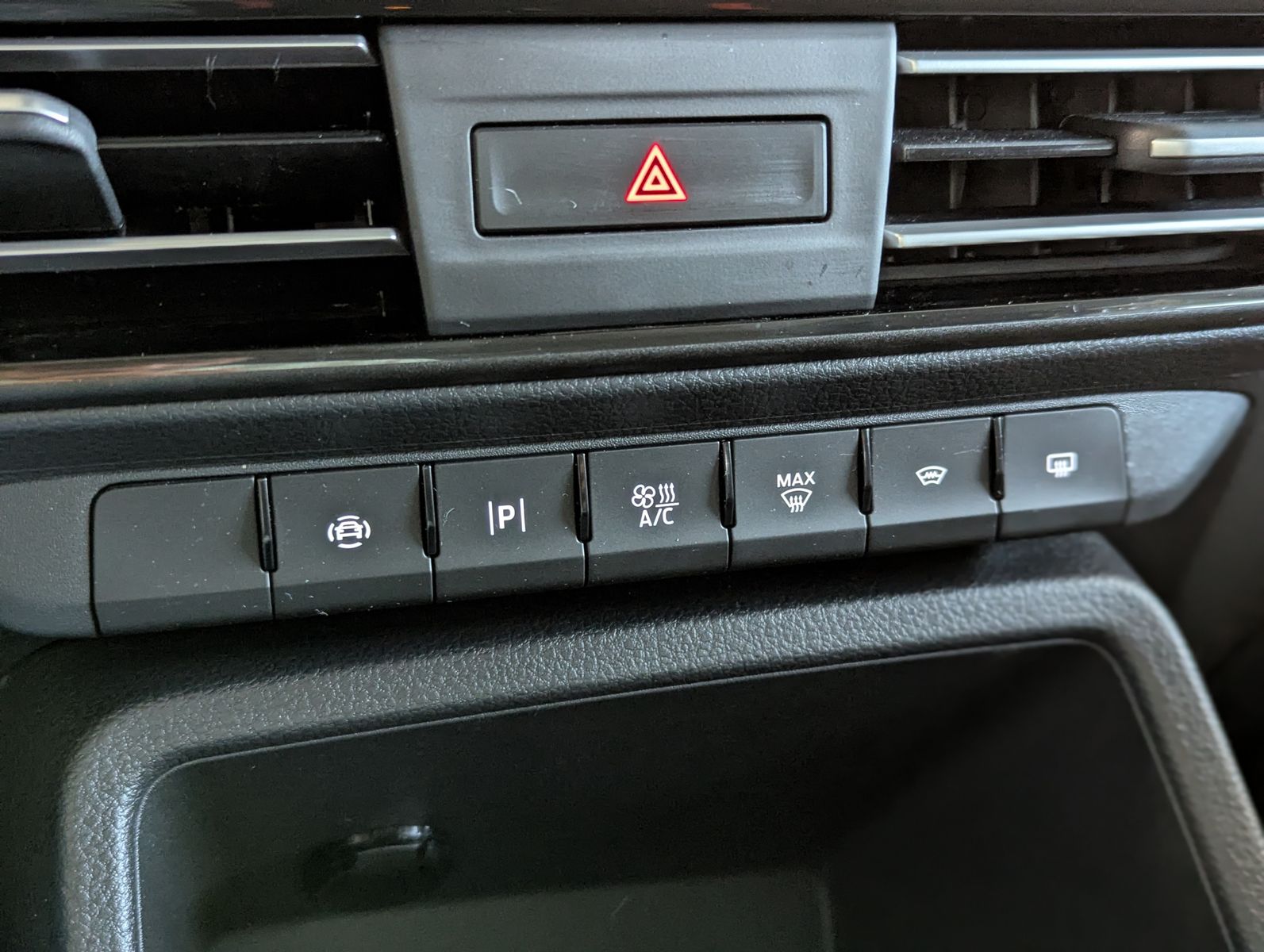 FORD Tourneo Connect L2 Active 7-Sitz Bi-LED Pano AHK - Image 25