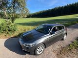 BMW 120i Urban Edition  Mineralgrau Metallic - mit Benzin-Antrieb: Teilleder, Metallic