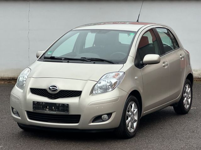 Toyota Yaris 1.33 VVT-i Cool Charade Autom.*Klima*1Hand