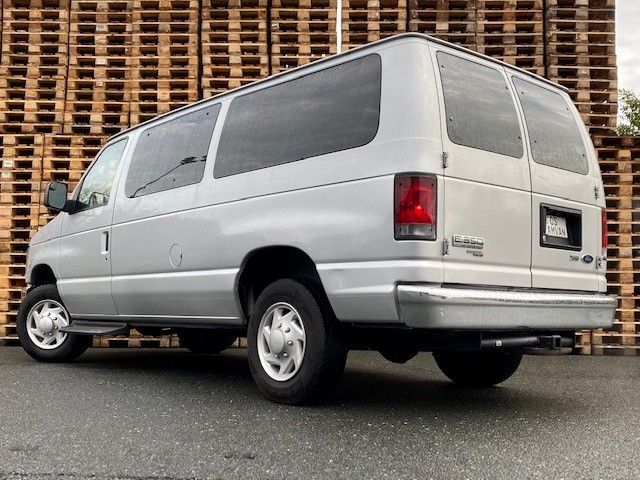 Fahrzeugabbildung Ford Econoline E350 XL 5.4 V8 LPG 11 Sitze