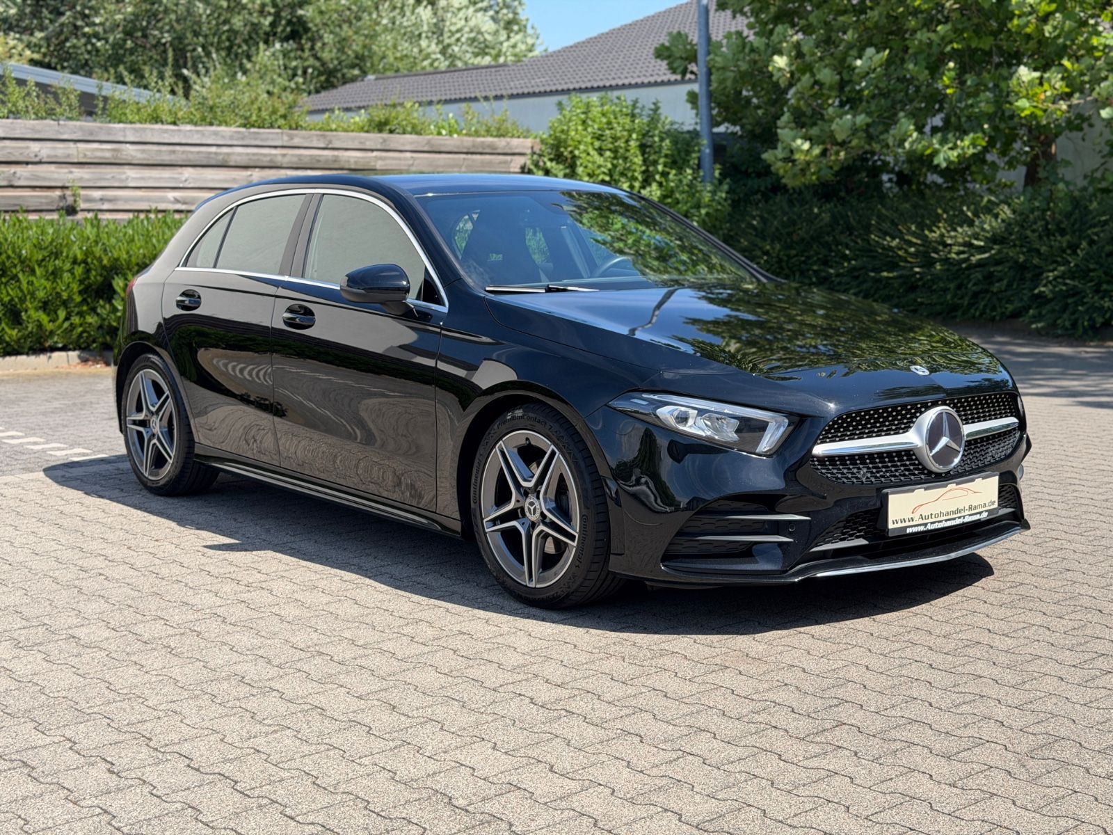 MERCEDES-BENZ A 200d AMG Progressive LED Leder Navi Kamera