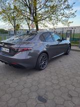 Alfa Romeo Giulia 2.0 Turbo 16V 206kW AT8-Q4 Veloce Veloce - Alfa Romeo Giulia in Berlin