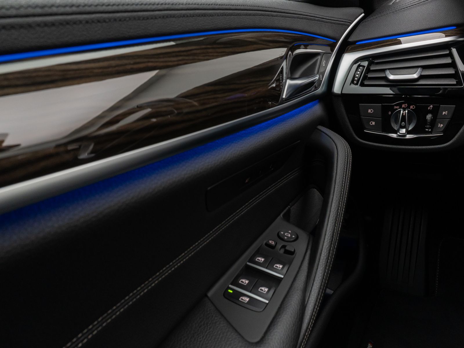 Fahrzeugabbildung BMW 540i xD Luxury Line Panorama Kamera HUD DAB H/K