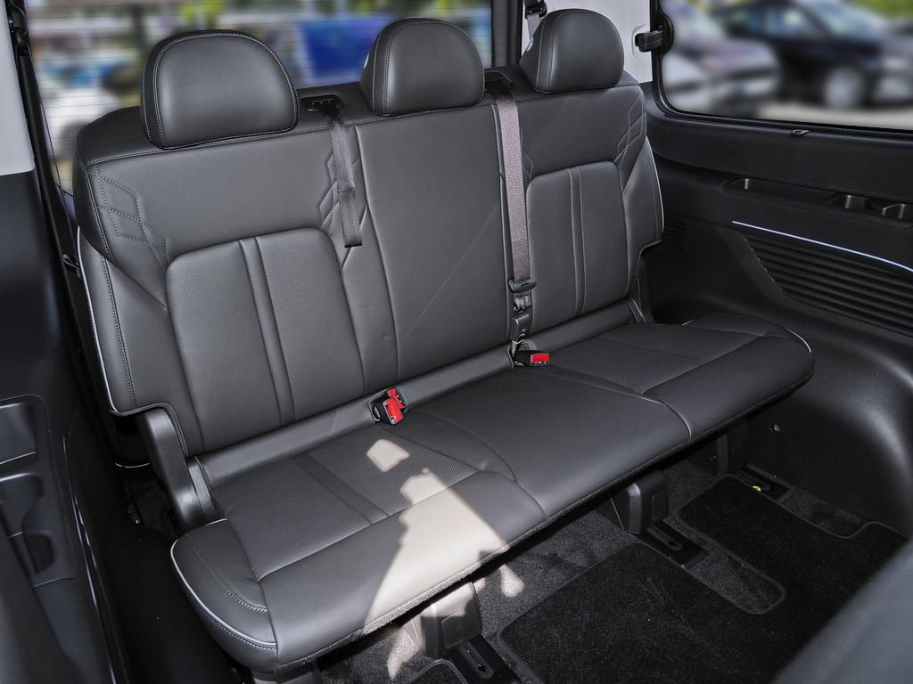 Fahrzeugabbildung Hyundai STARIA HEV 7-Sitzer Signature Panoramadach