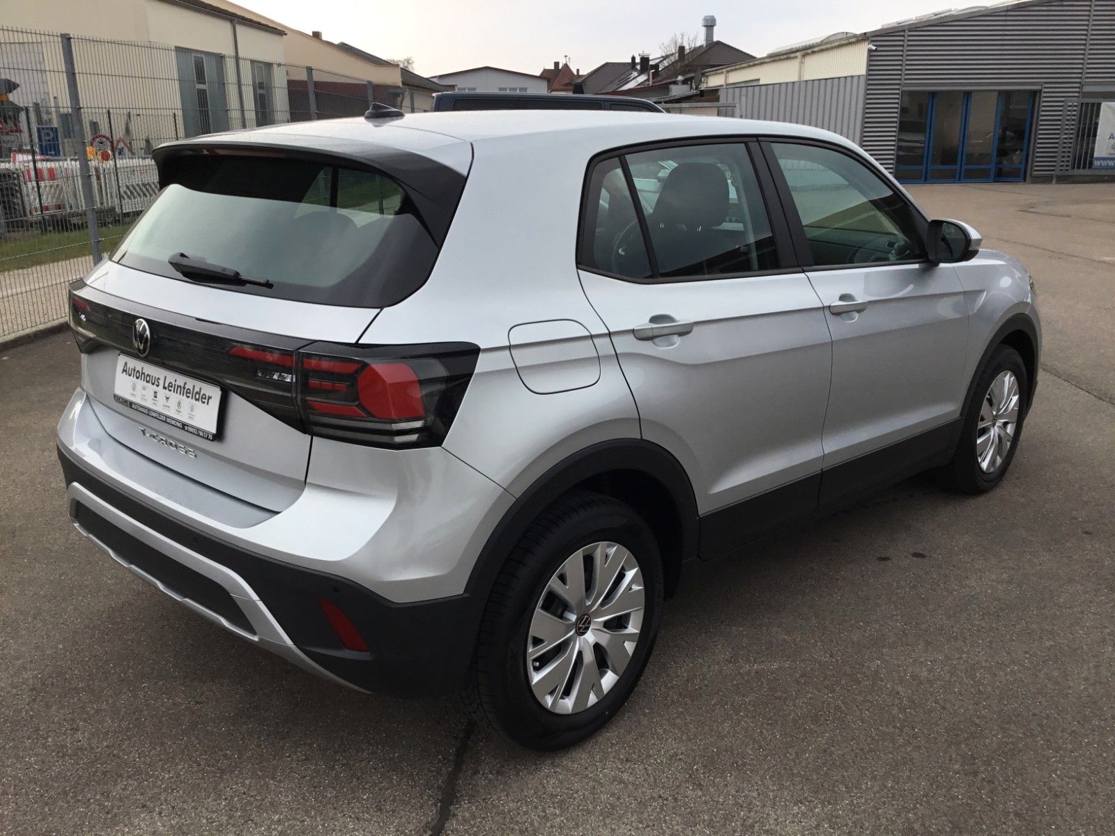 Fahrzeugabbildung Volkswagen T-Cross 1.0 TSI Life+Sitzheizung+LED+16" GJR